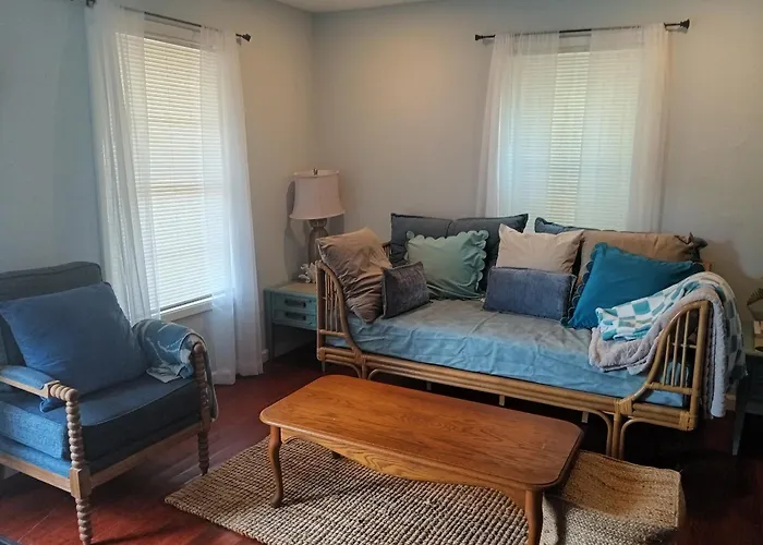Holiday home The Lemon Zest Paws Welcome Pensacola